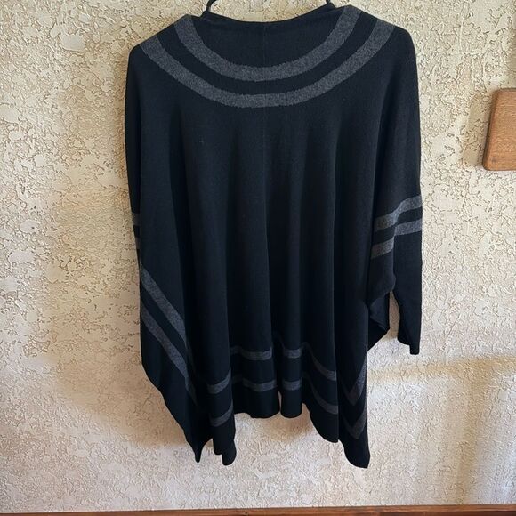 White House Black Market Ruana Wrap - Picture 8 of 15